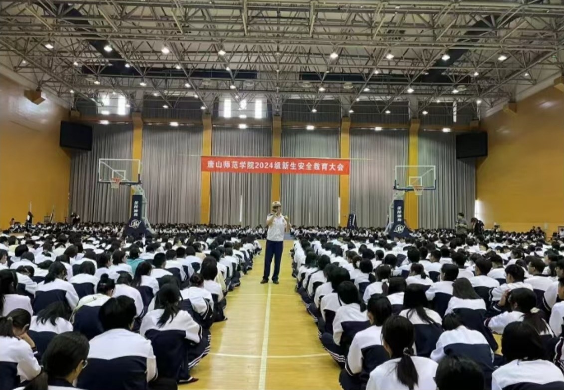 《微关注》——高新区消防救援大队走进beat365官网为大学新生开展消防安全培训