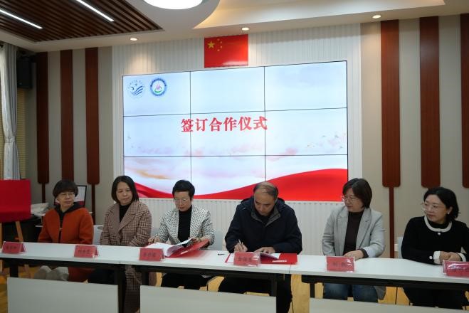 beat365官网海洋学院与唐山市水机路小学举行“海洋科普教育基地”签约暨揭牌仪式