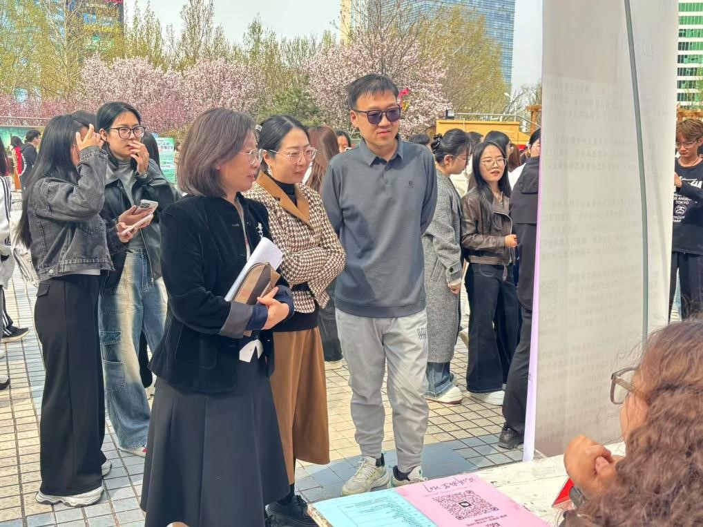 beat365官网举办2025年校园分专业专场招聘会——63家企业齐聚行知广场助力师院学子就业